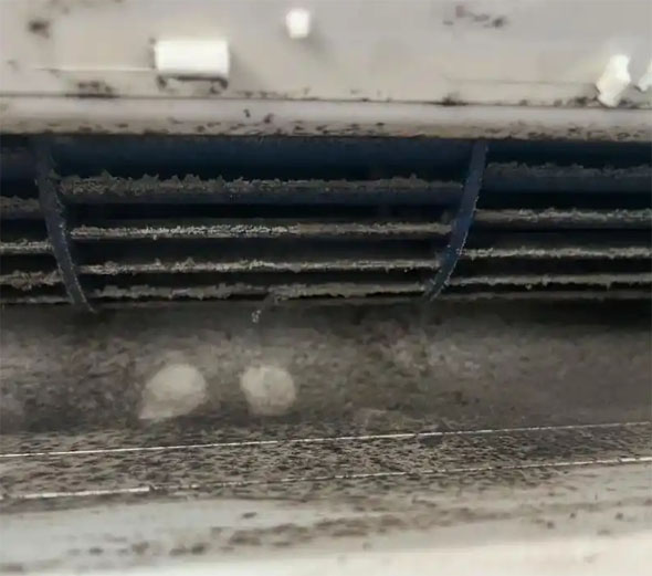 新邱空调吹的风有股烧焦味是怎么回事